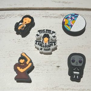 🐊3/$15 or $8 Wednesday charms set of 5